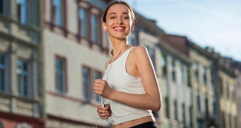 mujer haciendo deporte mujer haciendo deporte