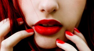 tendencias de maquillaje, labios rojos