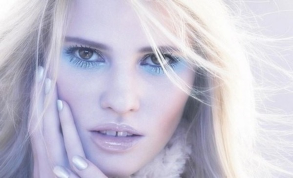 Lara Stone presenta el maquillaje oficial de Cannes 2014