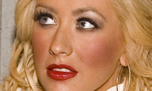 Christina Aguilera con exceso de colorete 