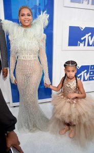 beyoncé y su hija en los Premios MTV 2016 