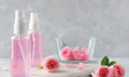 Productos para el Cuidado de la Piel con Agua de Rosas